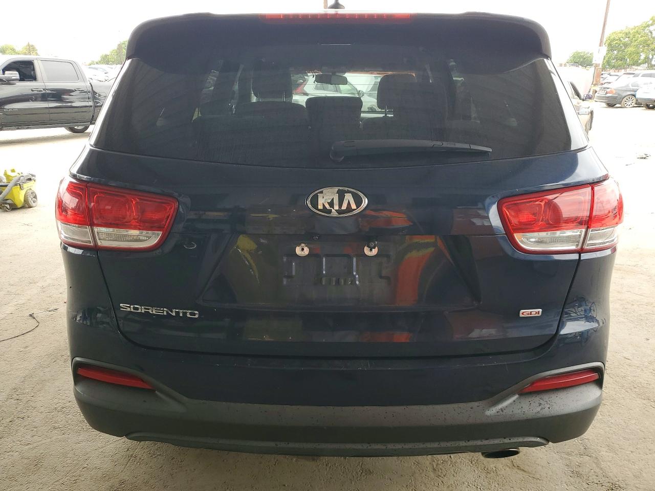 2017 KIA SORENTO LX photo 16