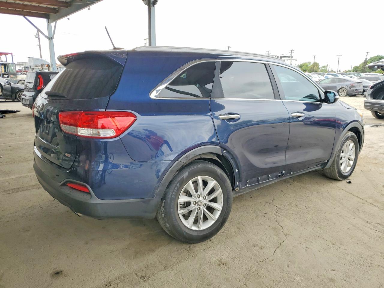 2017 KIA SORENTO LX photo 7