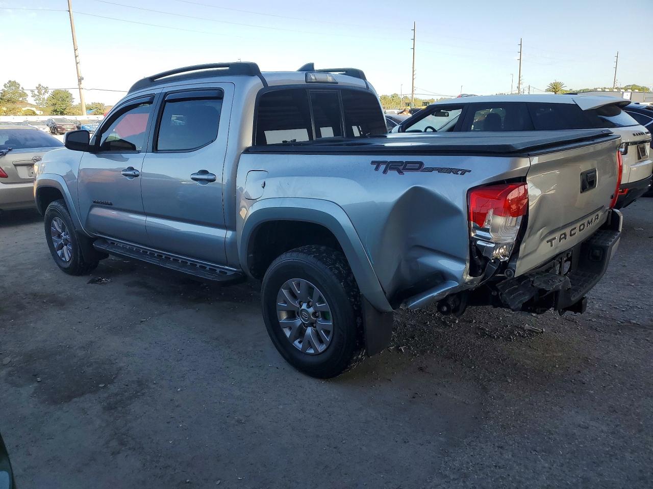 2017 TOYOTA TACOMA SR5 V6 photo 4