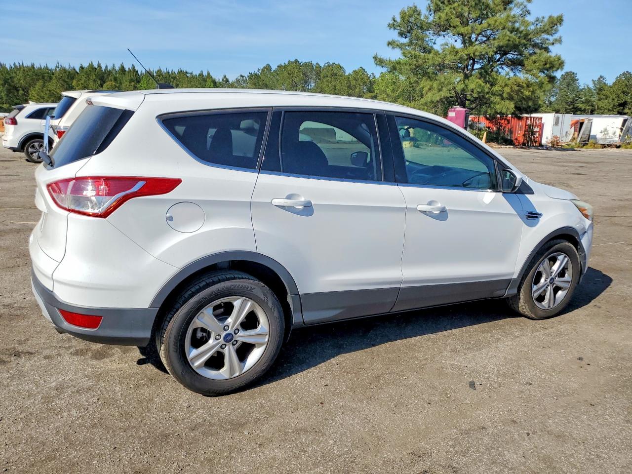 2015 FORD ESCAPE SE photo 3