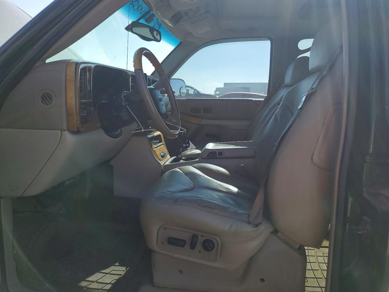 2002 GMC YUKON XL C1500 photo 13