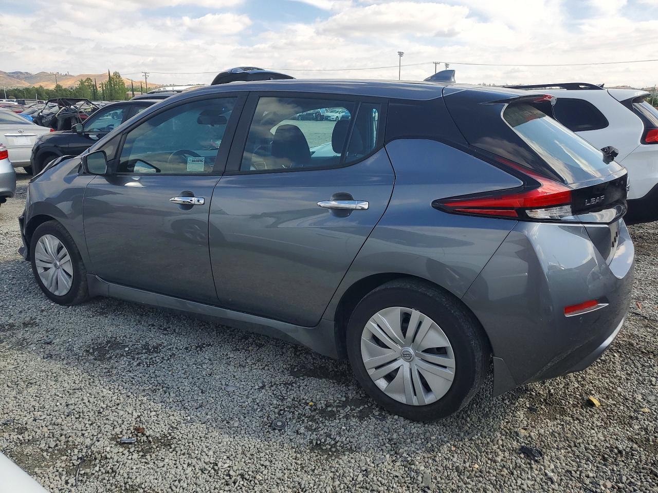2023 NISSAN LEAF S photo 3