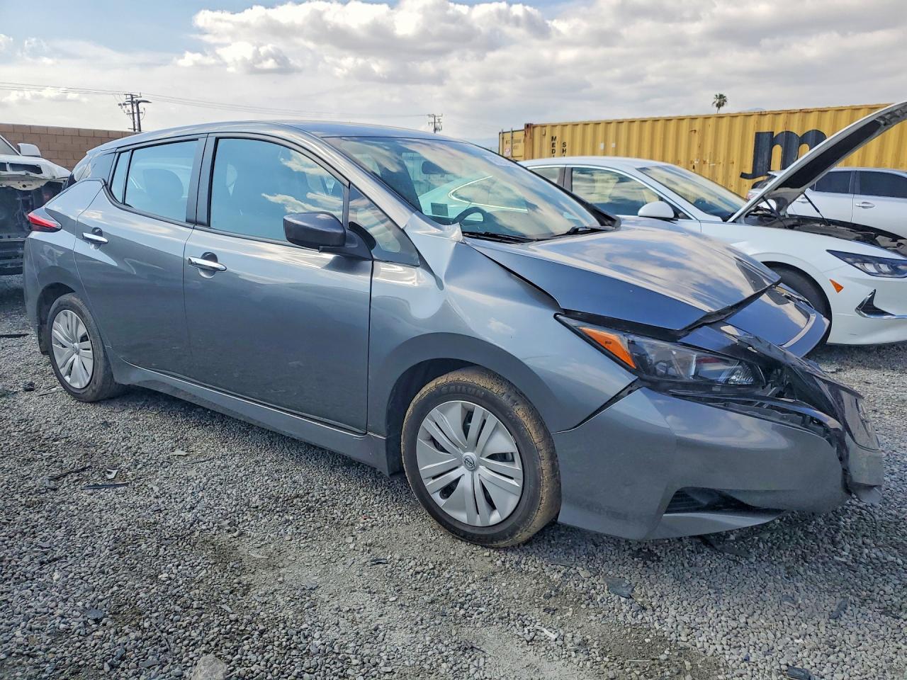 2023 NISSAN LEAF S photo 7