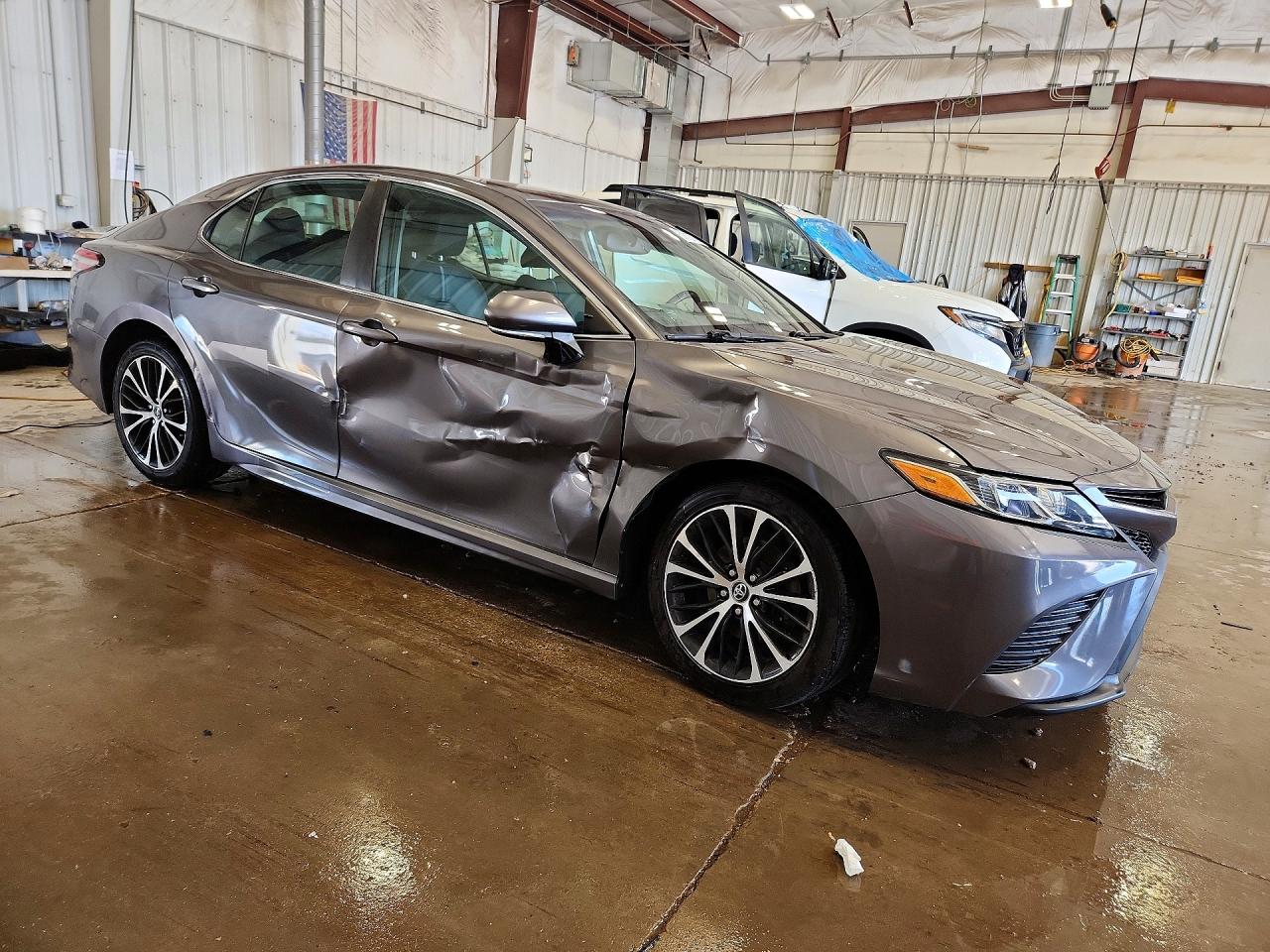 2019 TOYOTA CAMRY SE photo 7