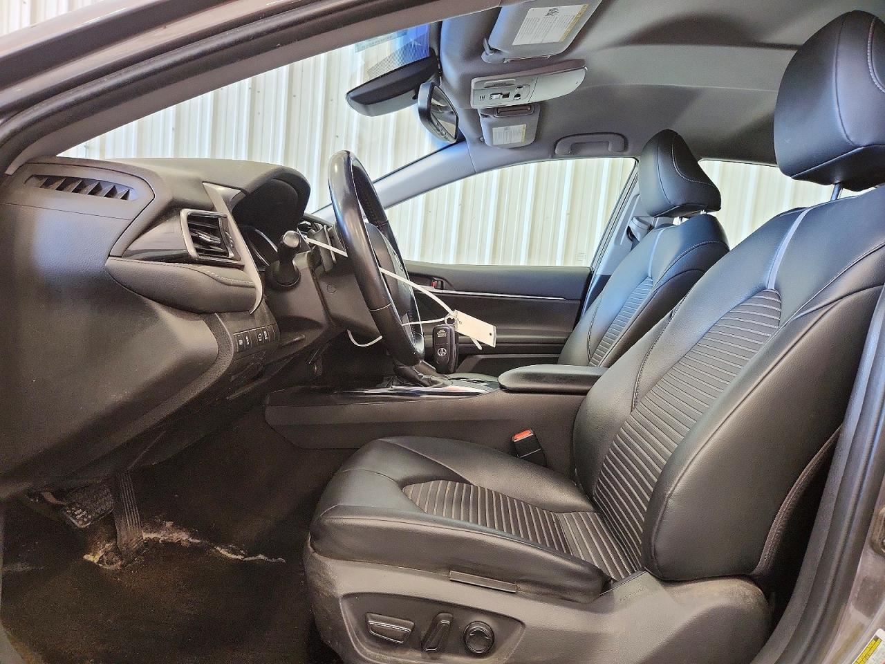 2019 TOYOTA CAMRY SE photo 13