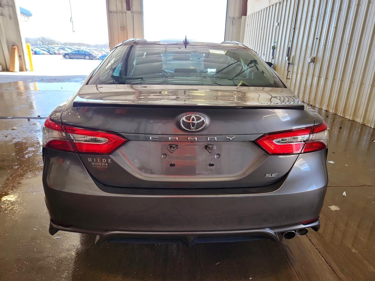 2019 TOYOTA CAMRY SE photo 11