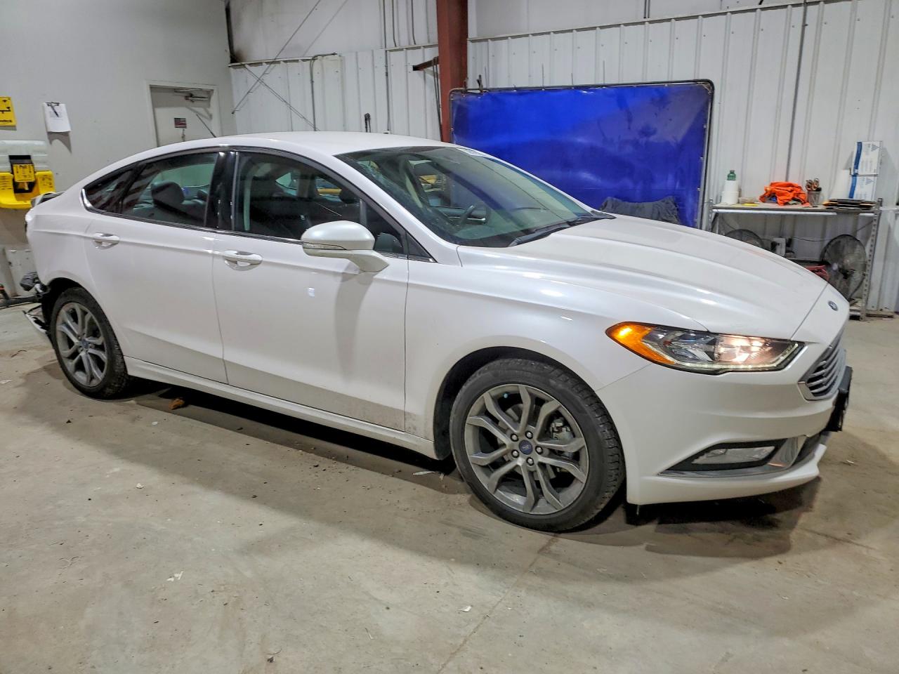 2017 FORD FUSION SE photo 4