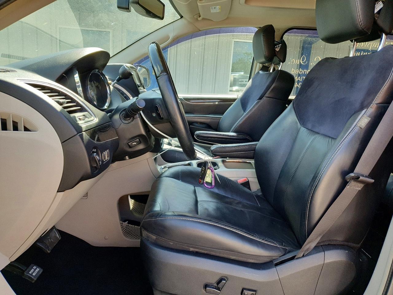 2015 CHRYSLER TOWN & COUNTRY LIMITED PLATINUM photo 19