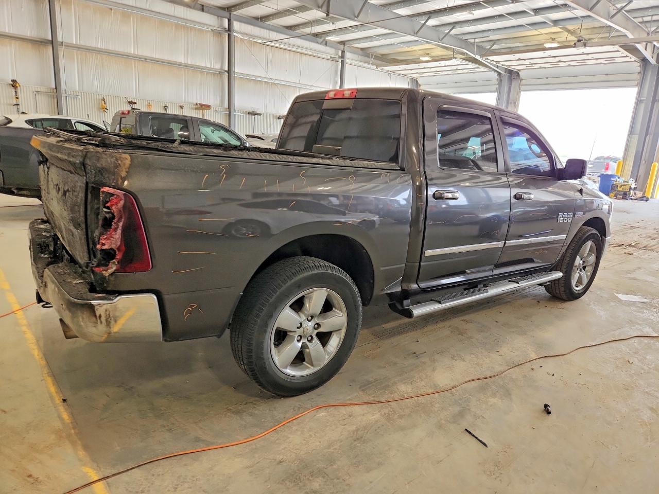 2016 RAM 1500 SLT photo 5