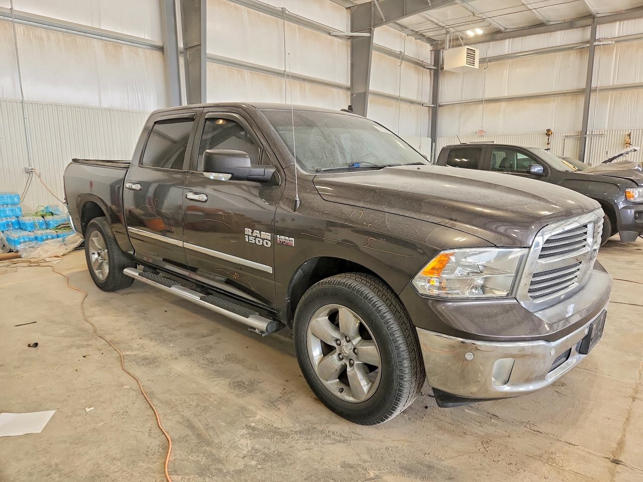 2016 RAM 1500 SLT photo 7