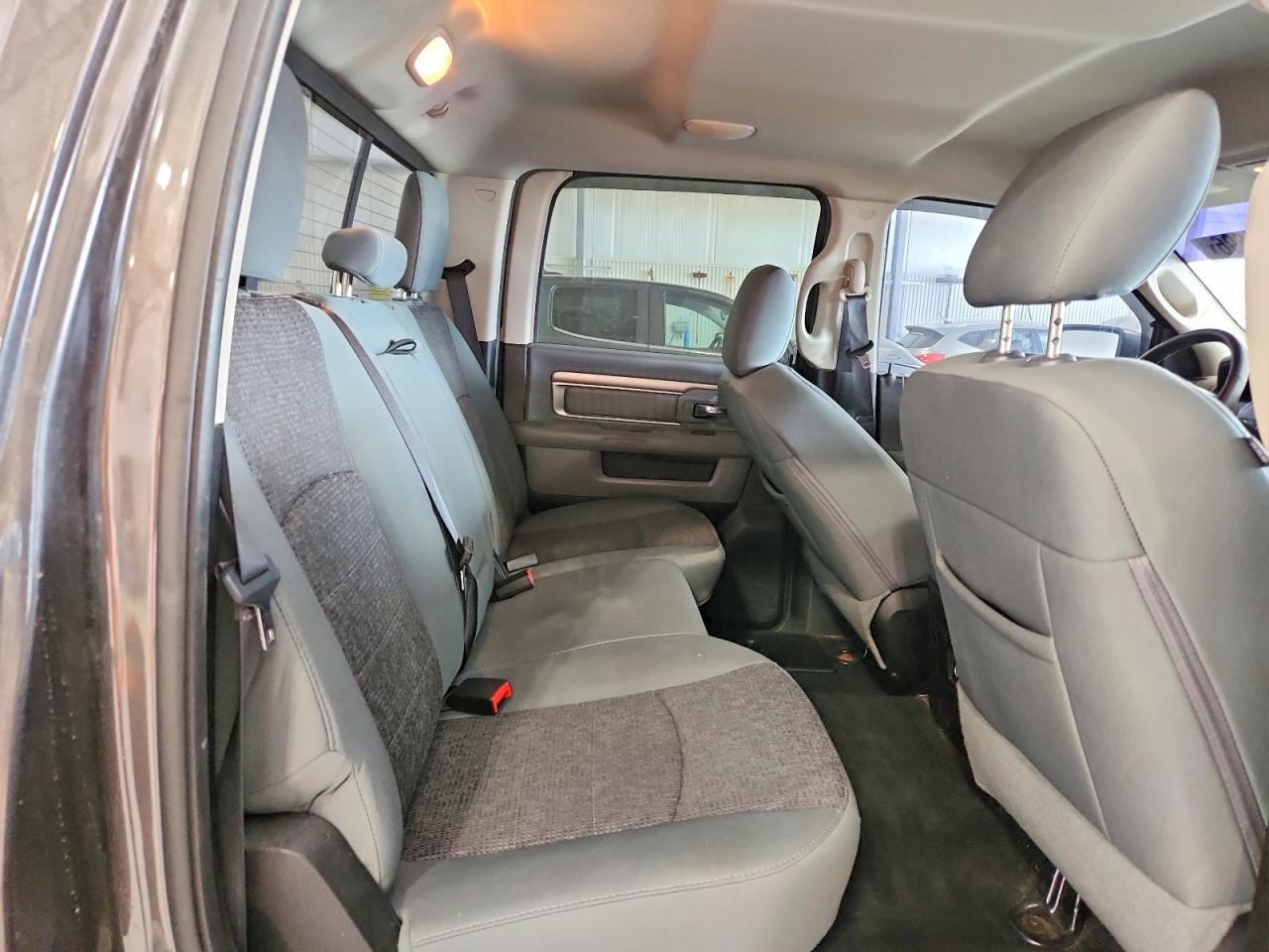 2016 RAM 1500 SLT photo 19