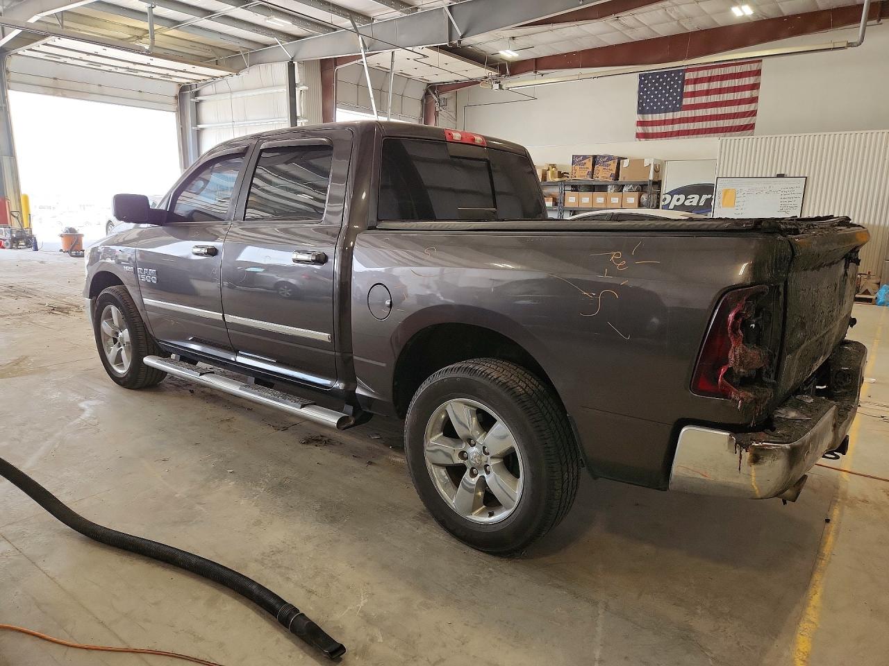 2016 RAM 1500 SLT photo 3