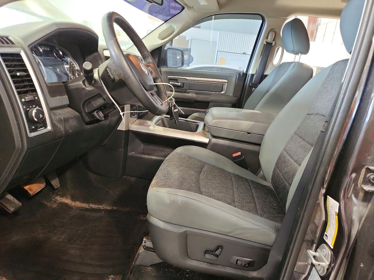 2016 RAM 1500 SLT photo 13