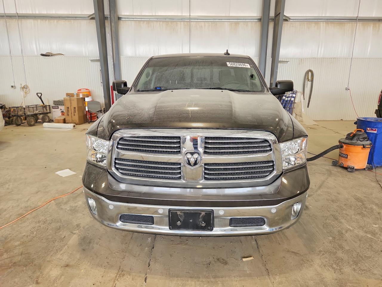 2016 RAM 1500 SLT photo 9