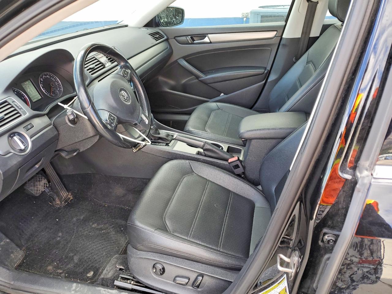 2015 VOLKSWAGEN PASSAT SE photo 19