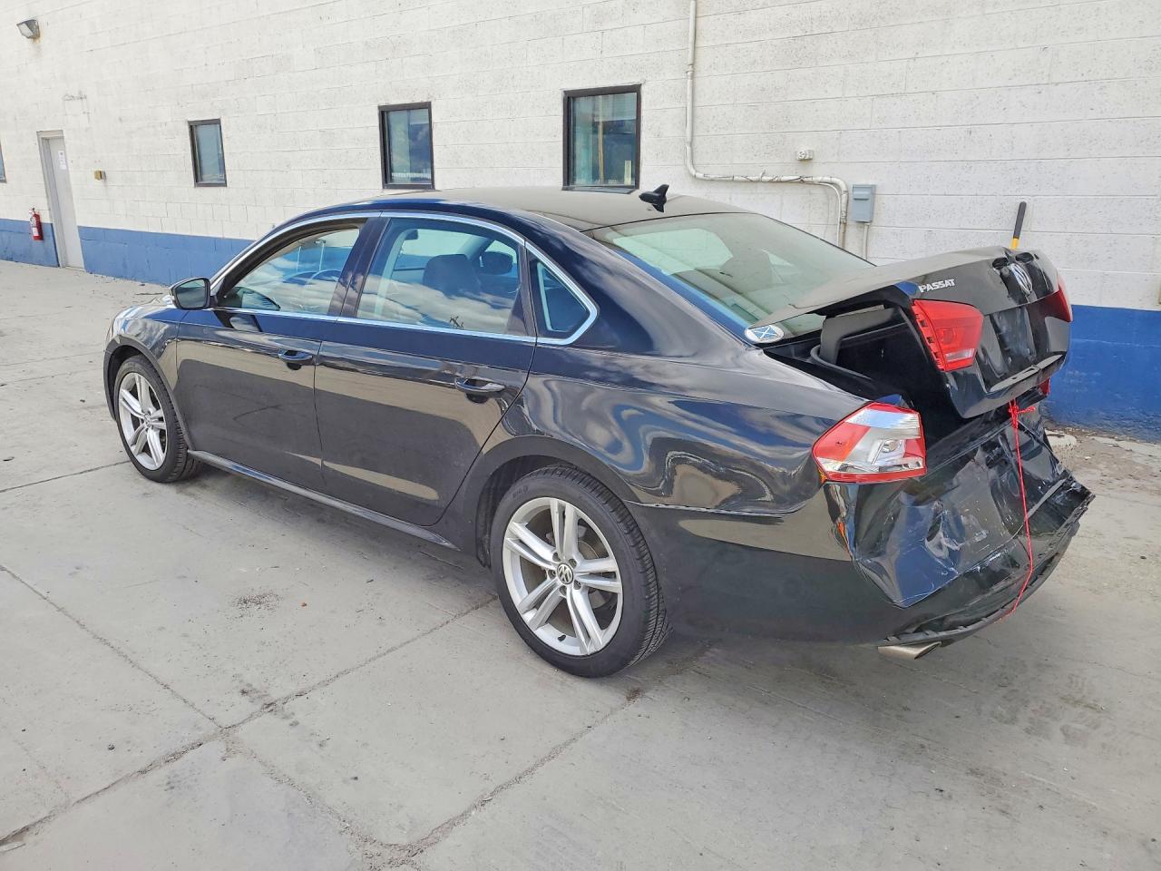 2015 VOLKSWAGEN PASSAT SE photo 4