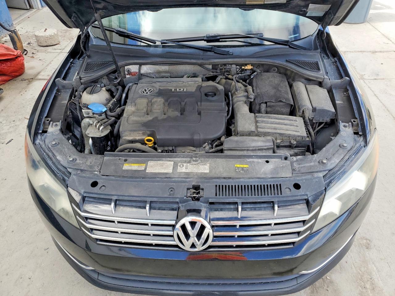 2015 VOLKSWAGEN PASSAT SE photo 31