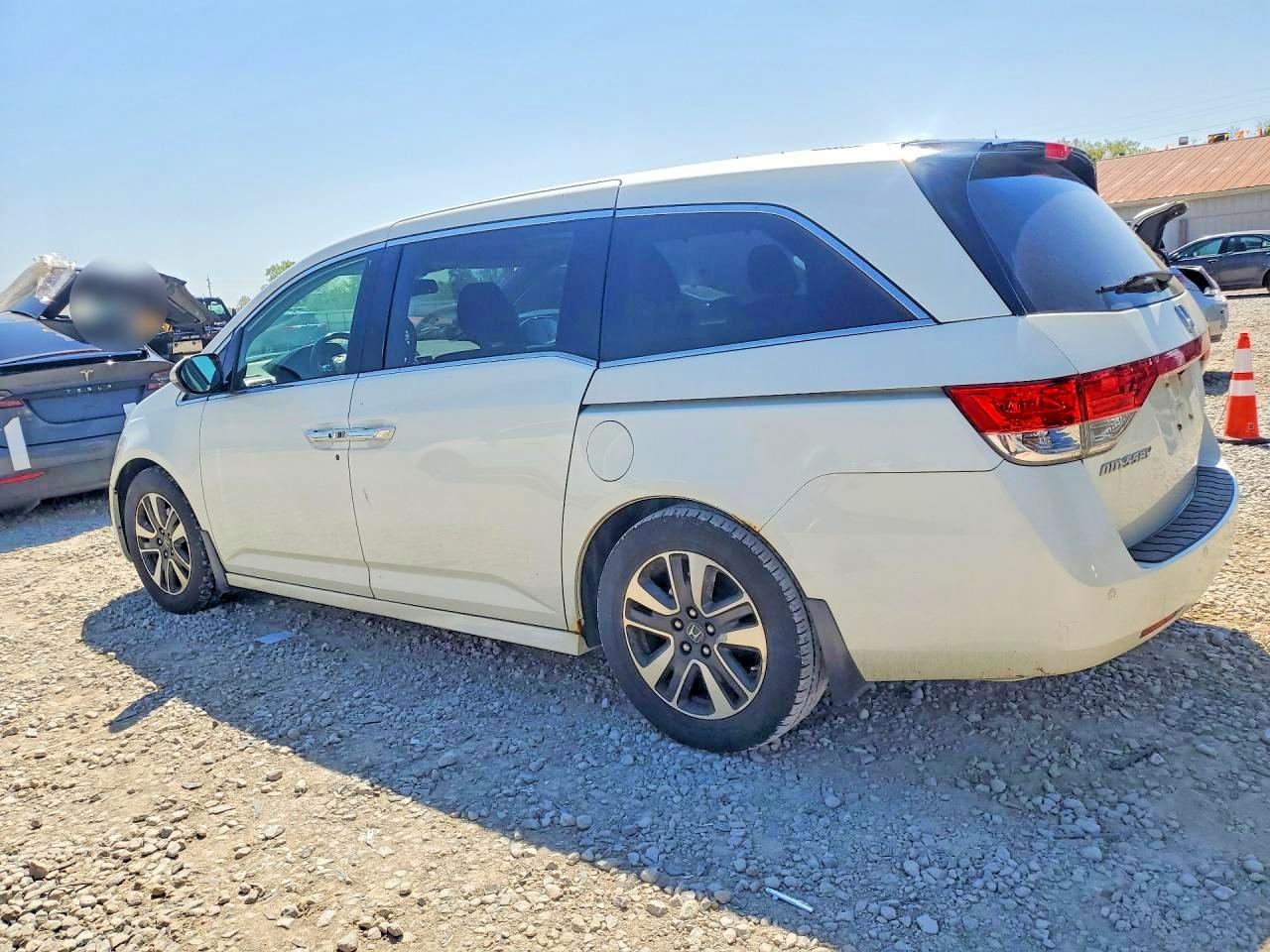 2014 HONDA ODYSSEY TOURING photo 3