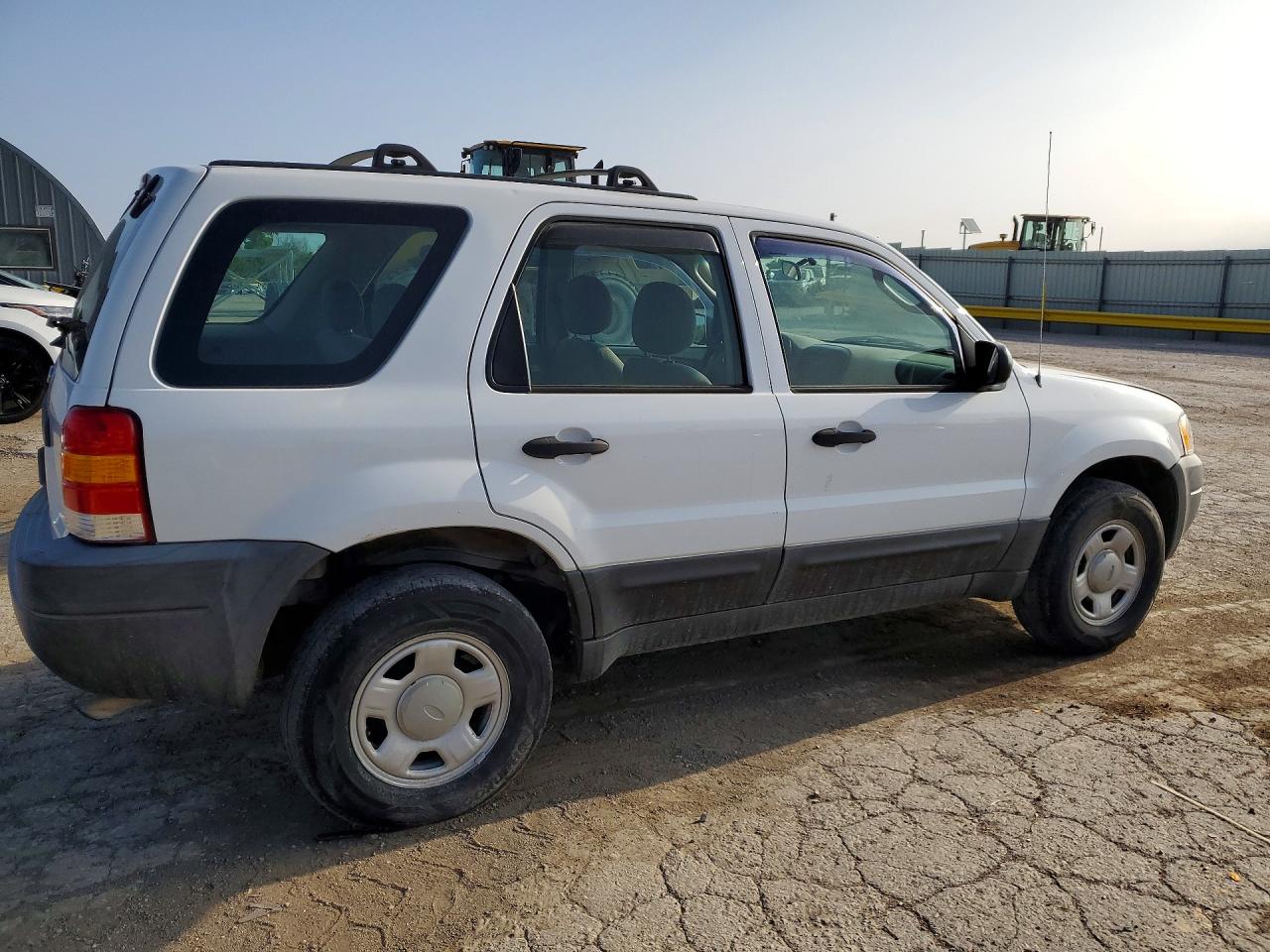 2003 FORD ESCAPE XLS photo 3