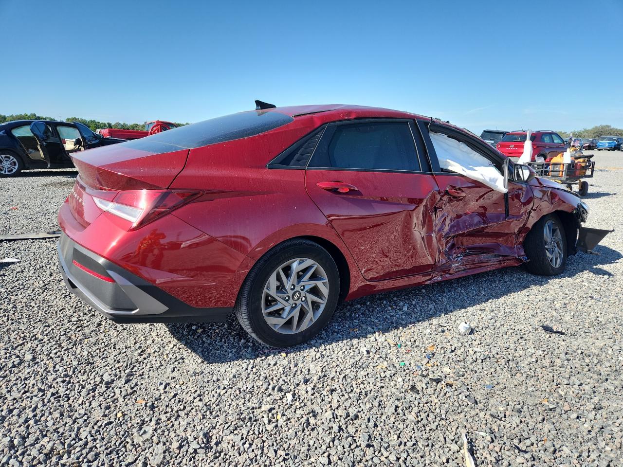 2024 HYUNDAI ELANTRA SEL photo 3