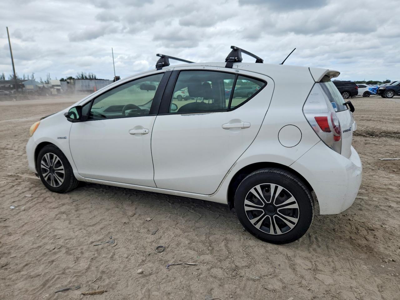 2012 TOYOTA PRIUS C TWO photo 3