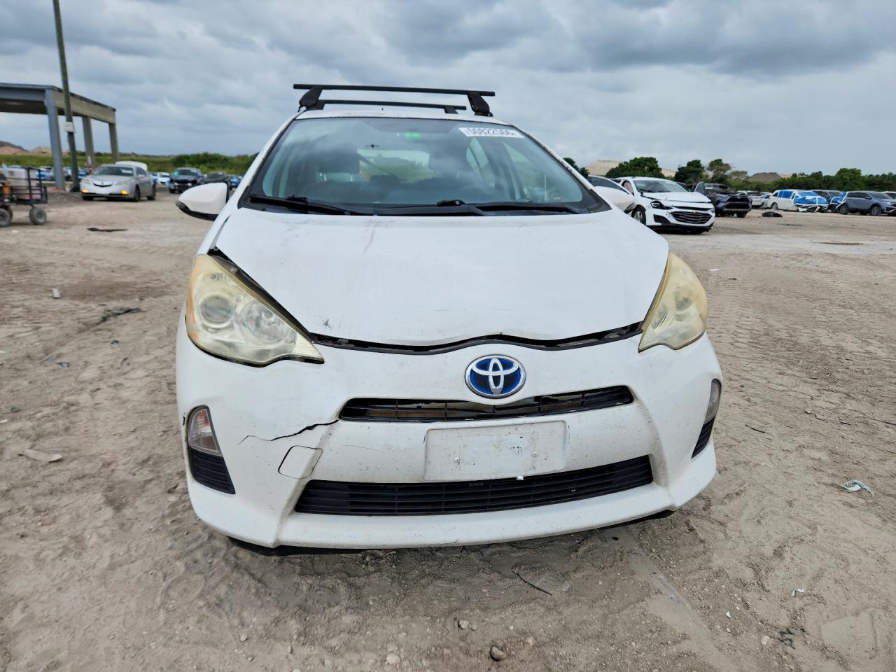 2012 TOYOTA PRIUS C TWO photo 9