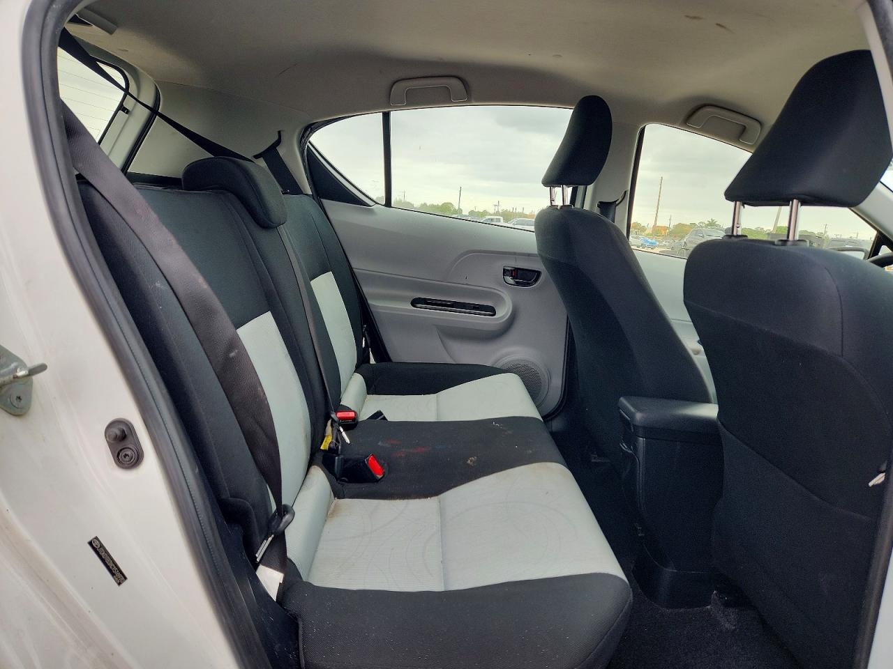 2012 TOYOTA PRIUS C TWO photo 19