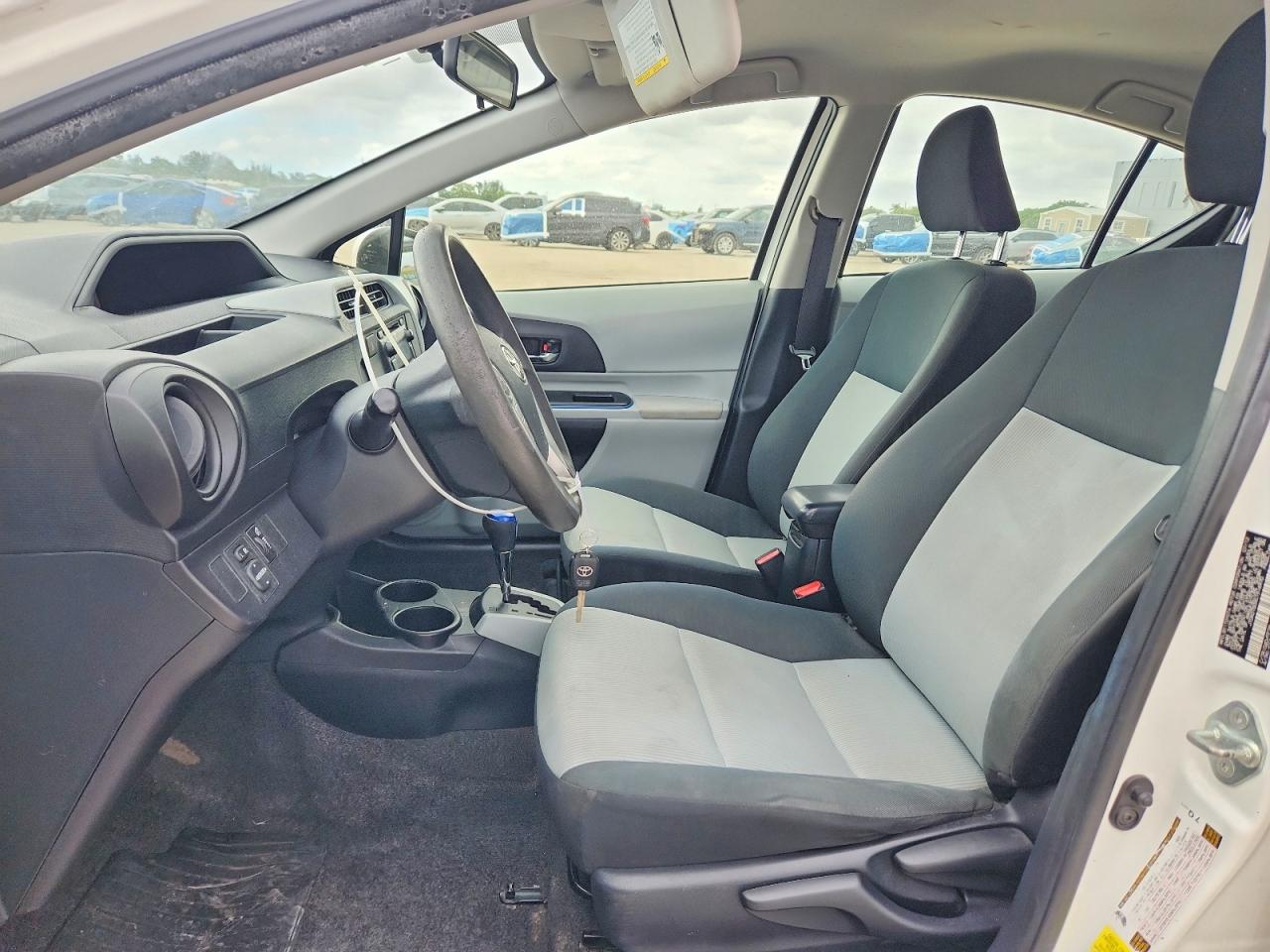 2012 TOYOTA PRIUS C TWO photo 13
