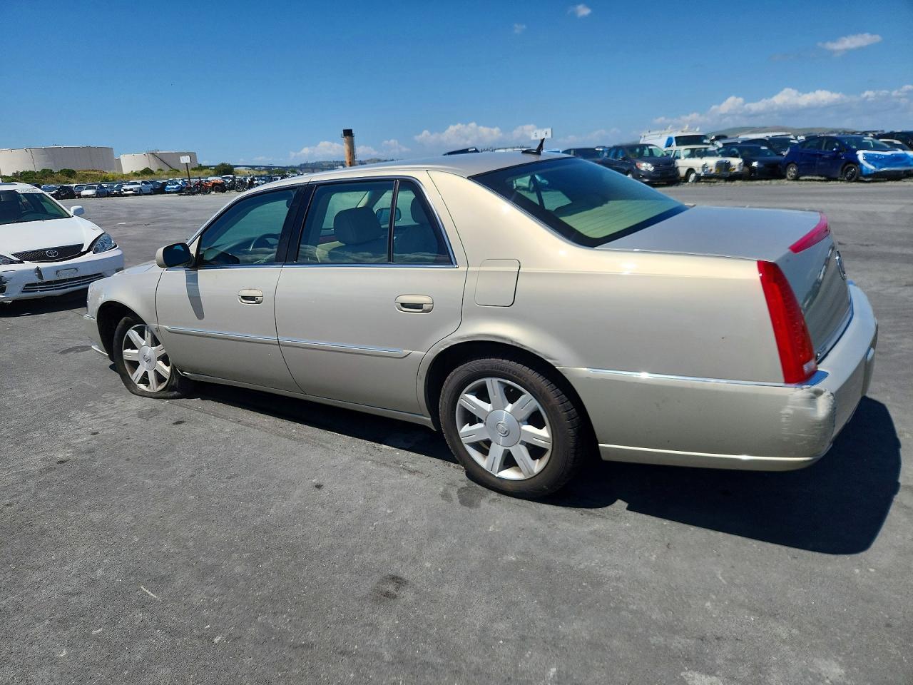 2007 CADILLAC DTS photo 4
