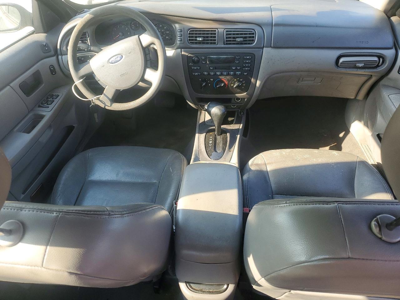 2004 FORD TAURUS photo 22