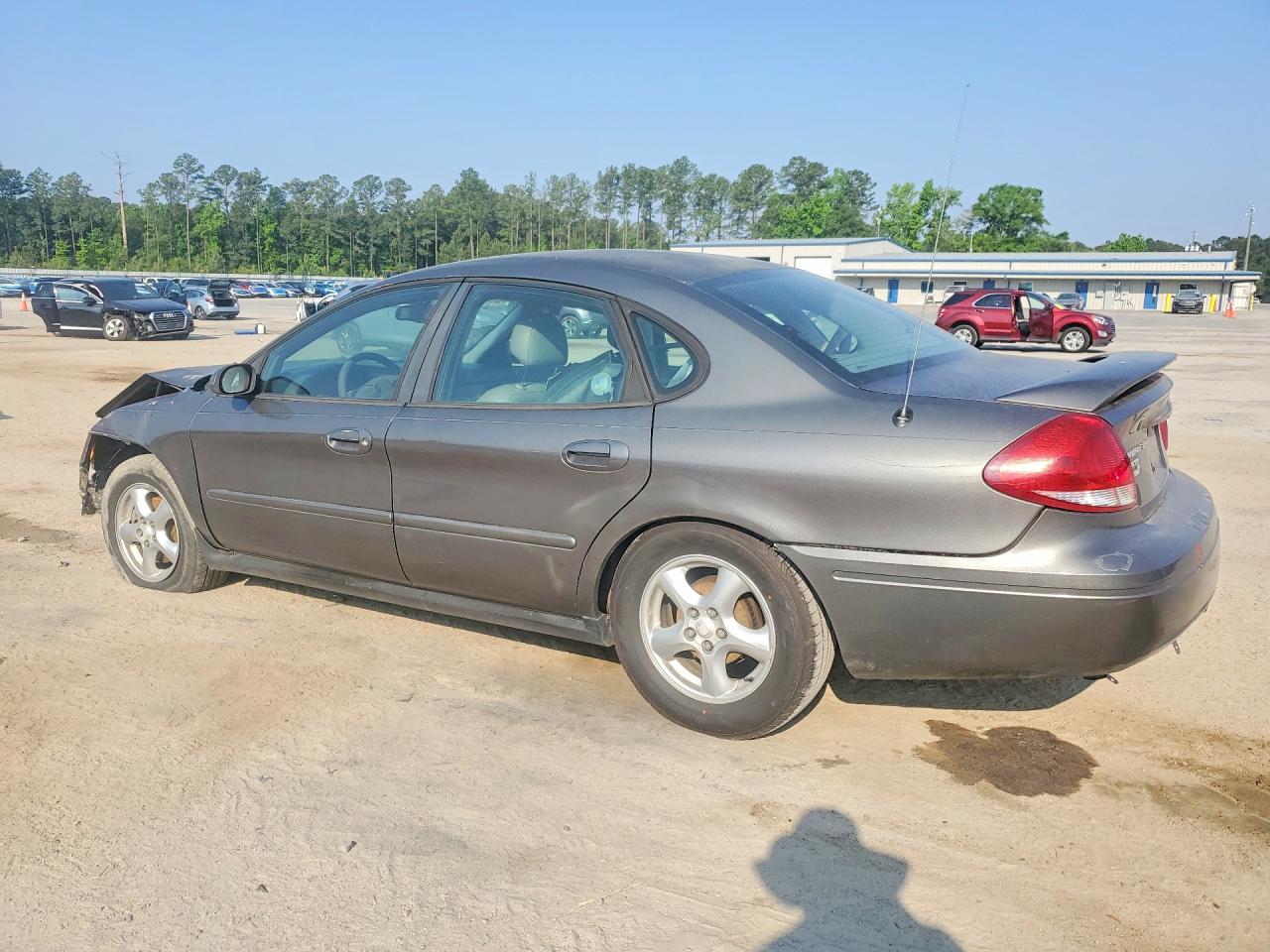 2004 FORD TAURUS photo 4