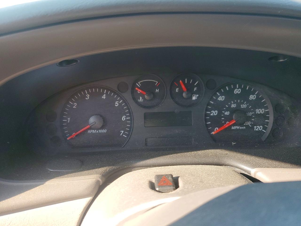 2004 FORD TAURUS photo 25