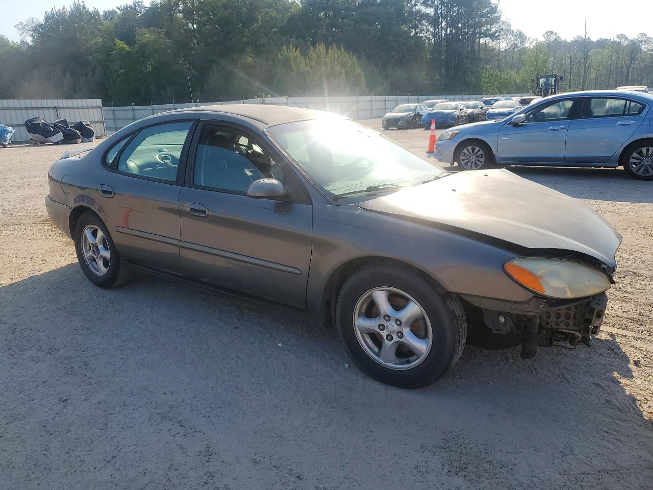 2004 FORD TAURUS photo 10
