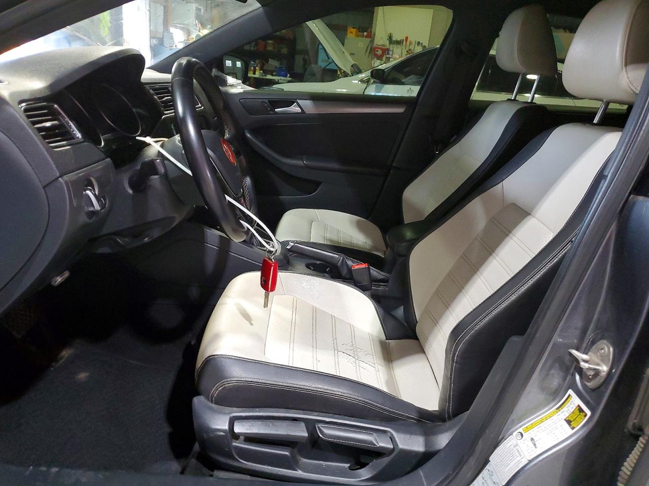 2016 VOLKSWAGEN JETTA SPORT photo 13