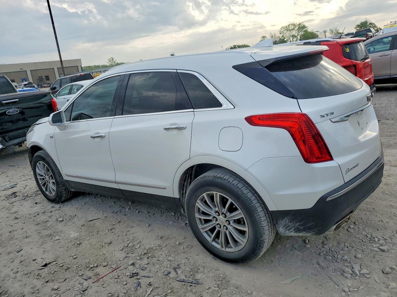 2017 CADILLAC XT5 LUXURY photo 3