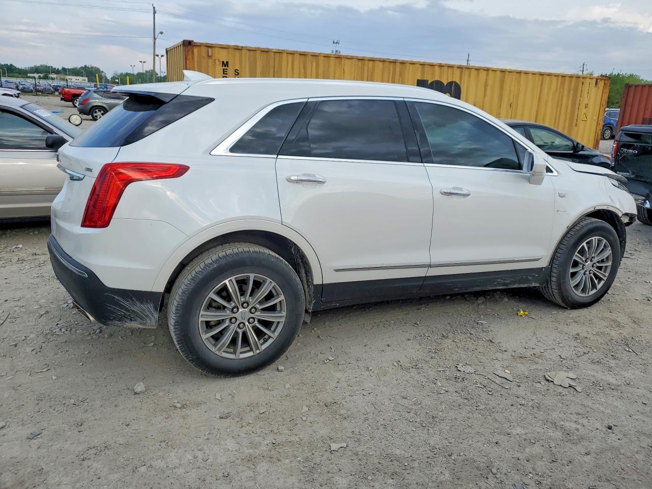 2017 CADILLAC XT5 LUXURY photo 5