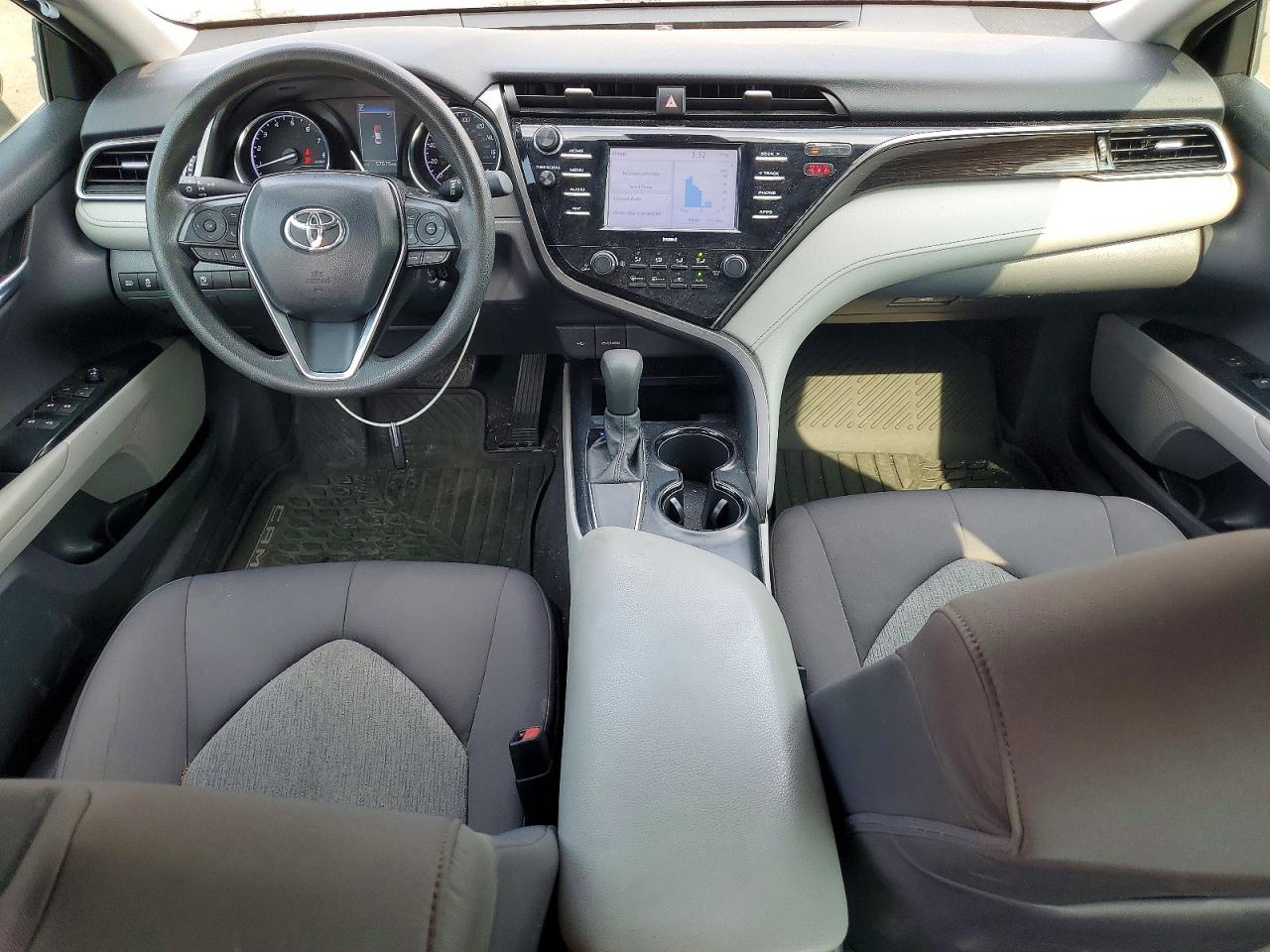 2020 TOYOTA CAMRY LE photo 15