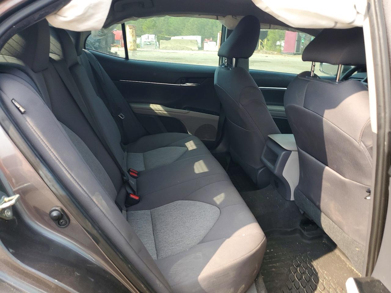 2020 TOYOTA CAMRY LE photo 19