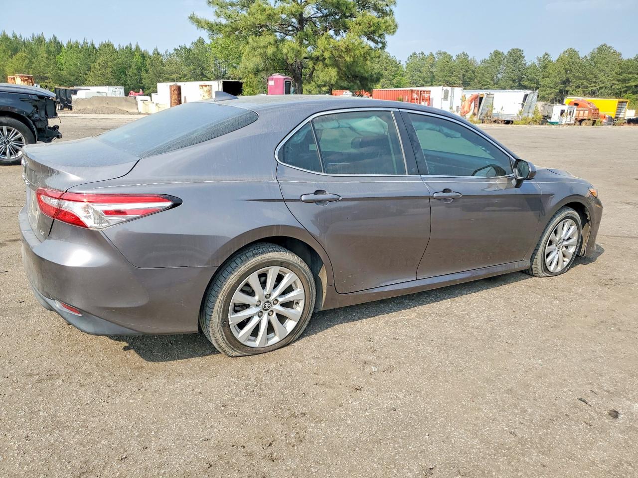 2020 TOYOTA CAMRY LE photo 5