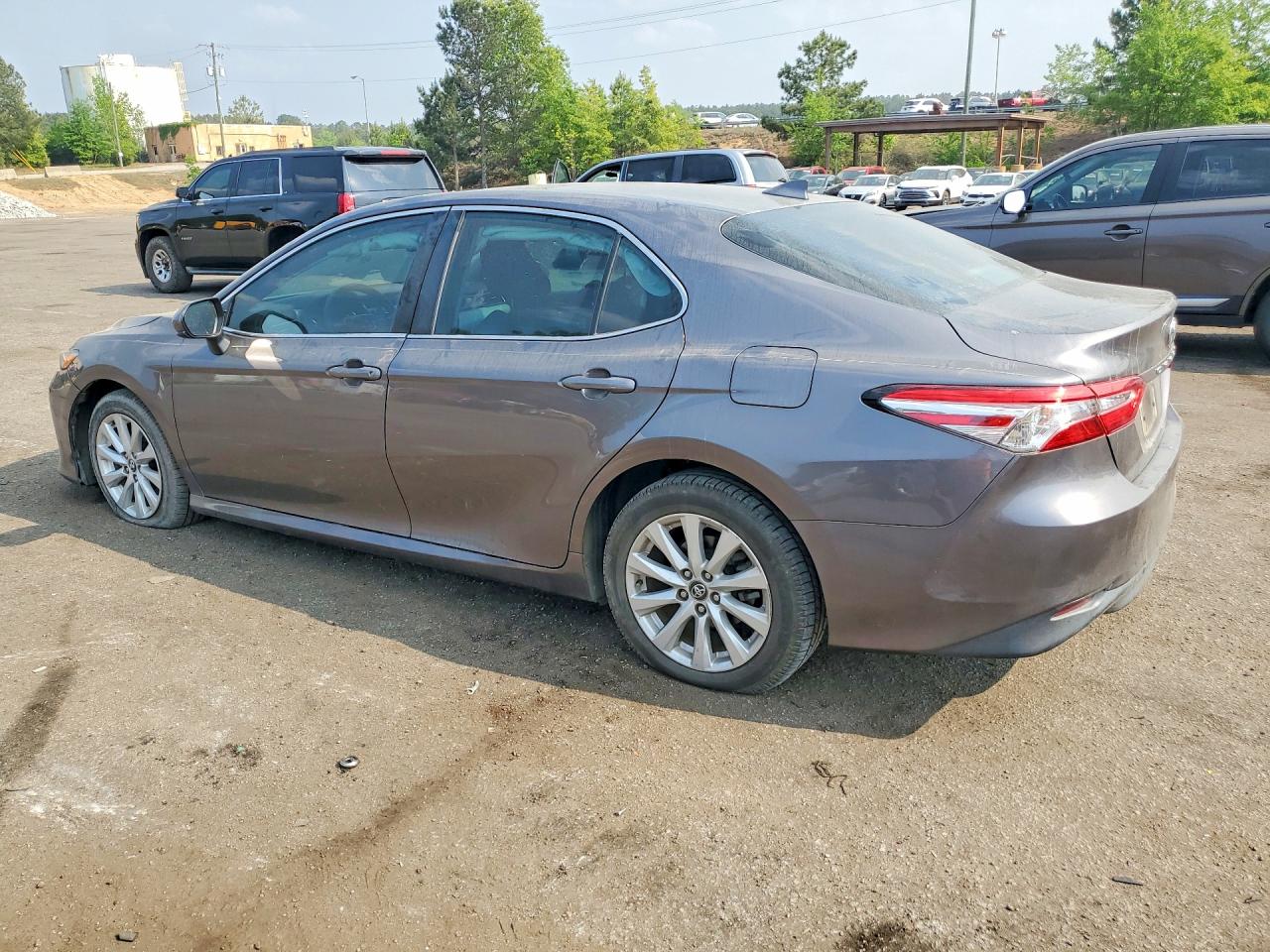 2020 TOYOTA CAMRY LE photo 3