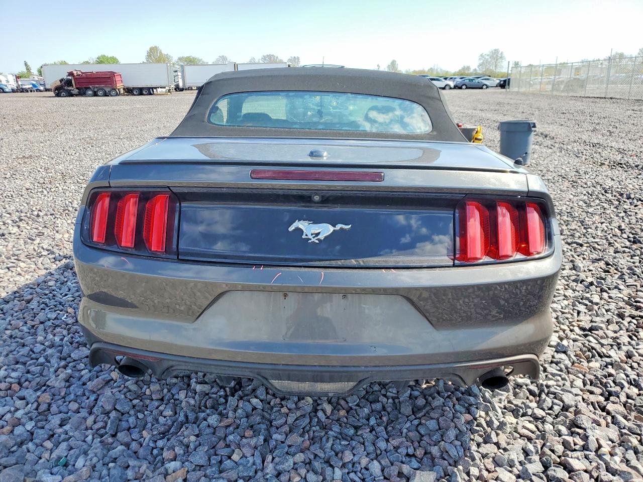 2017 FORD MUSTANG photo 11