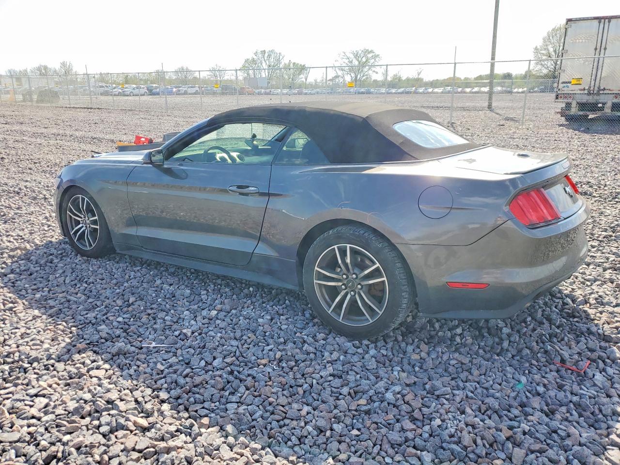 2017 FORD MUSTANG photo 3