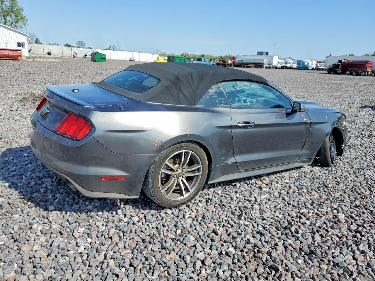 2017 FORD MUSTANG photo 5