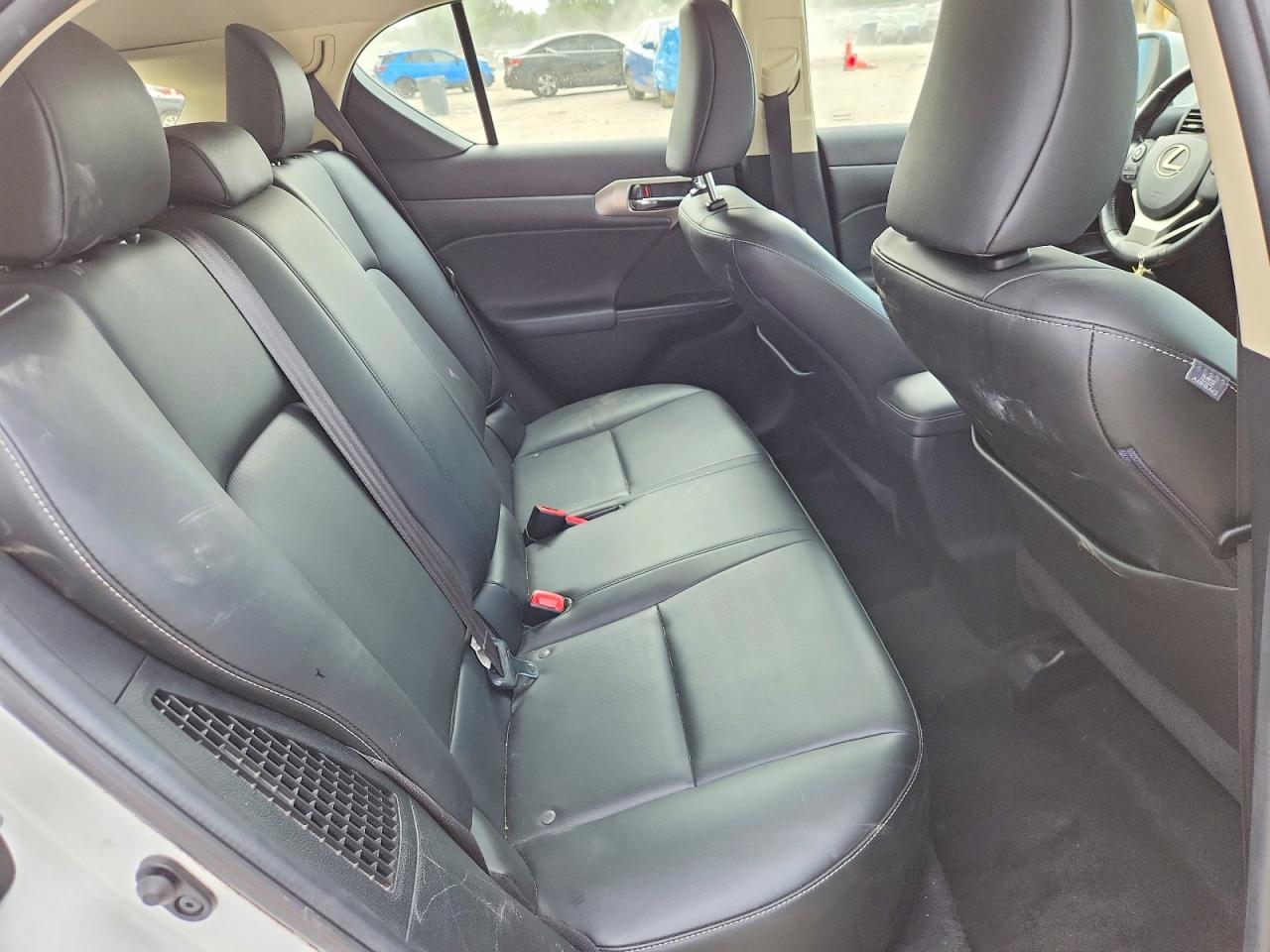 2015 LEXUS CT 200 photo 11