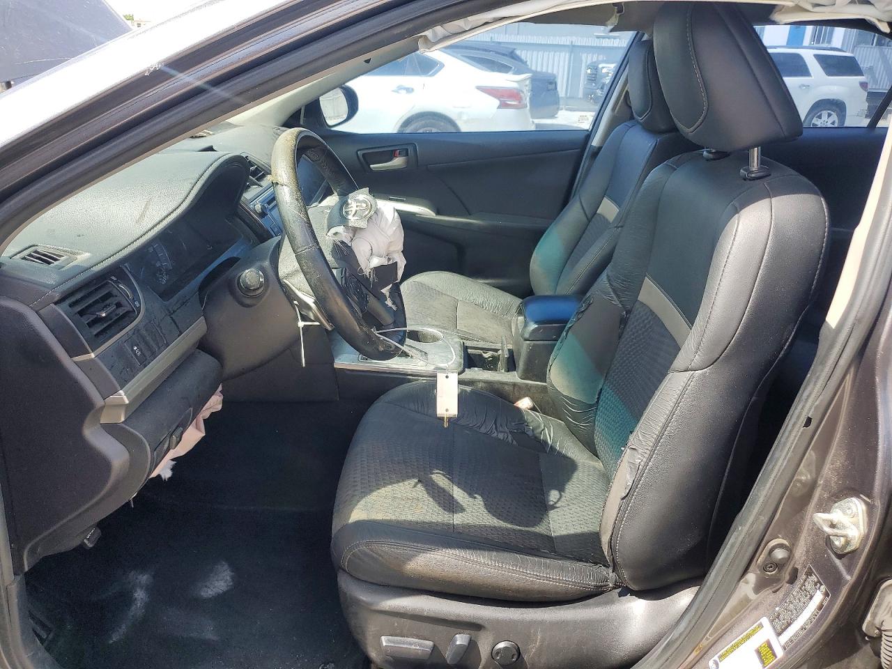 2014 TOYOTA CAMRY SE photo 13