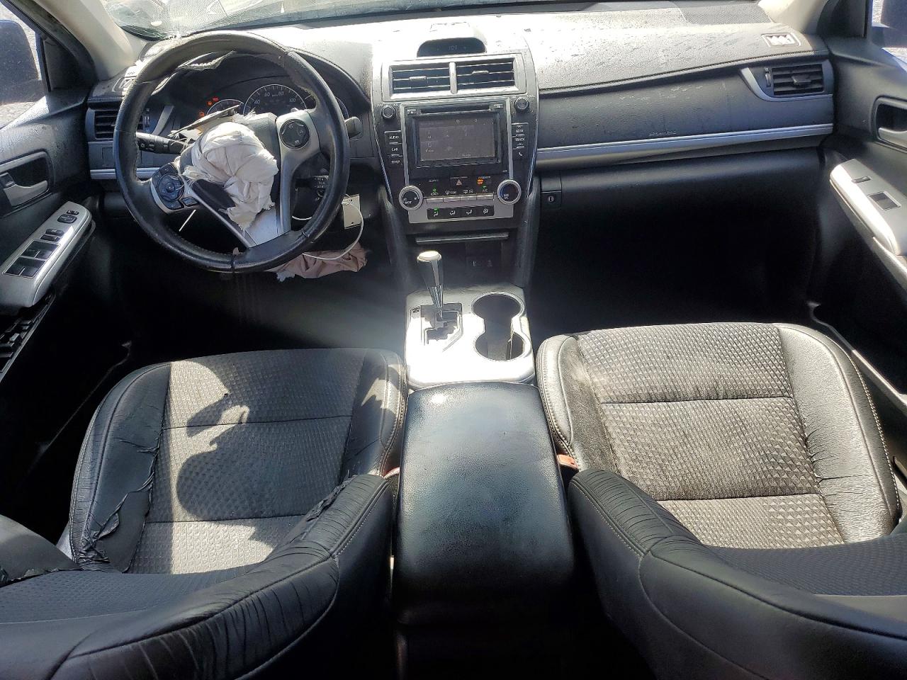 2014 TOYOTA CAMRY SE photo 15