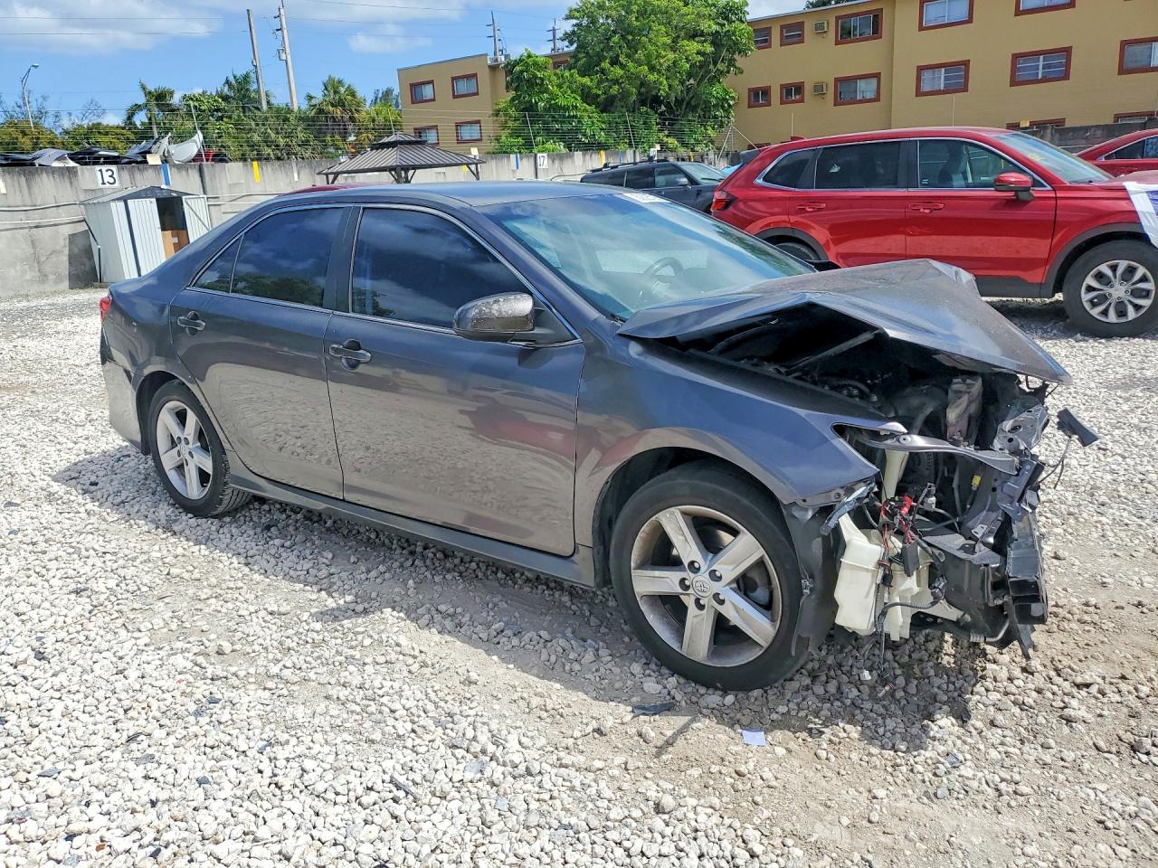 2014 TOYOTA CAMRY SE photo 7