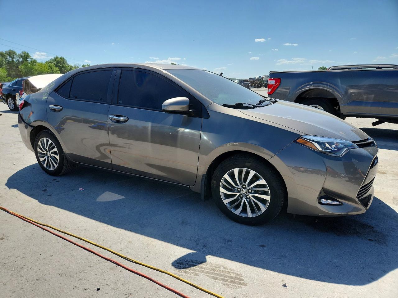 2017 TOYOTA COROLLA XLE photo 10