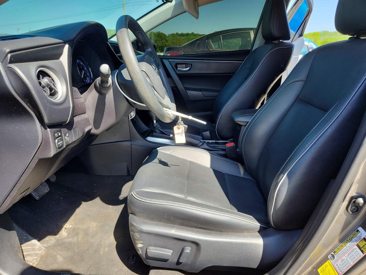 2017 TOYOTA COROLLA XLE photo 19