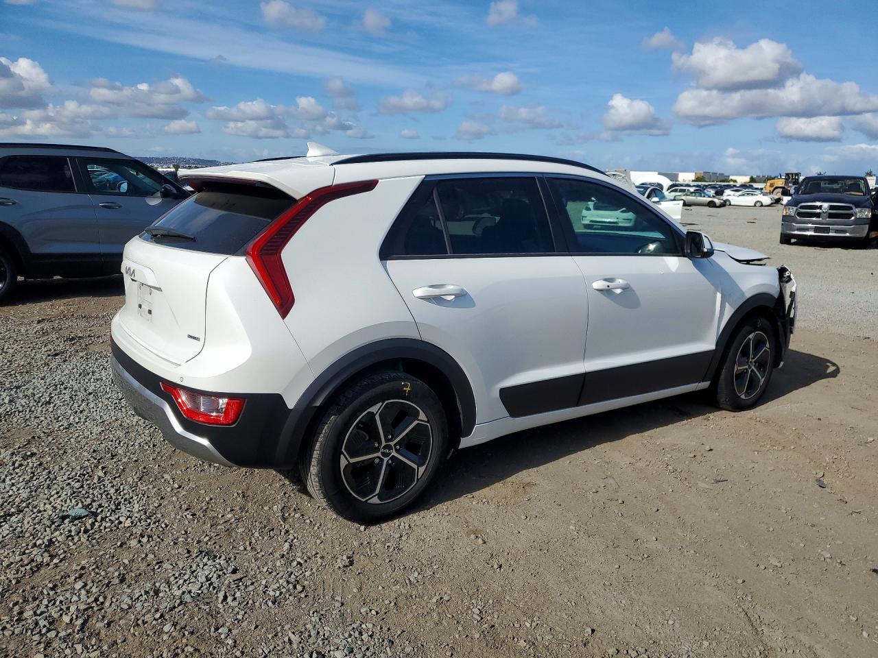 2023 KIA NIRO EX photo 3